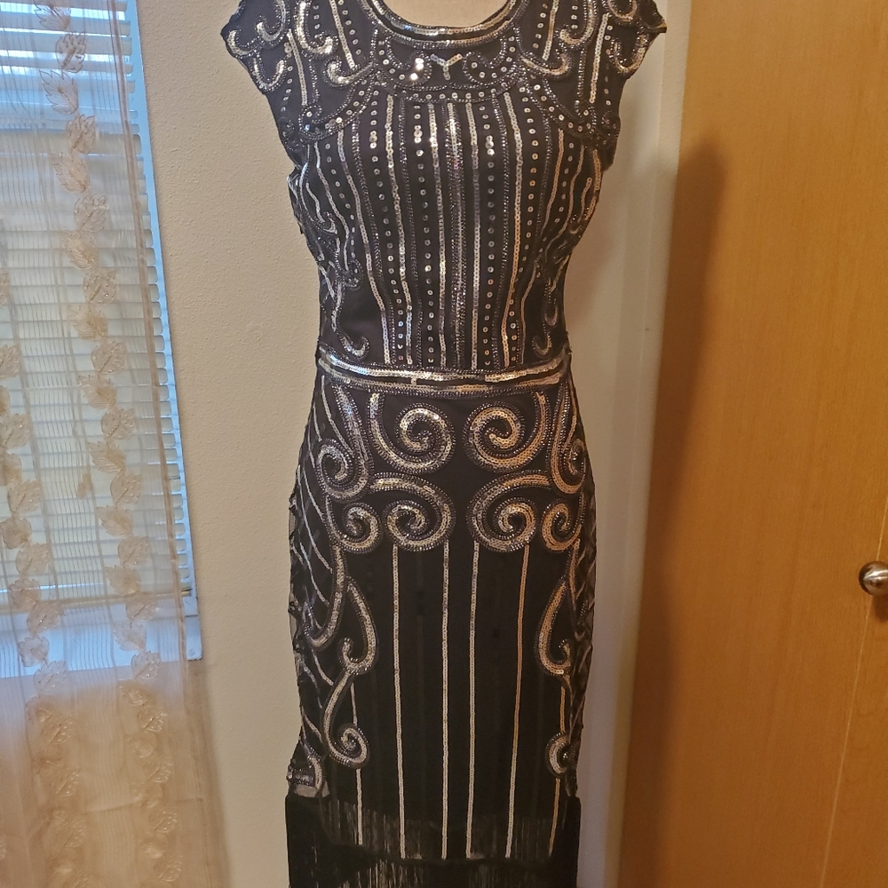 Dress - Picture 4 of 4